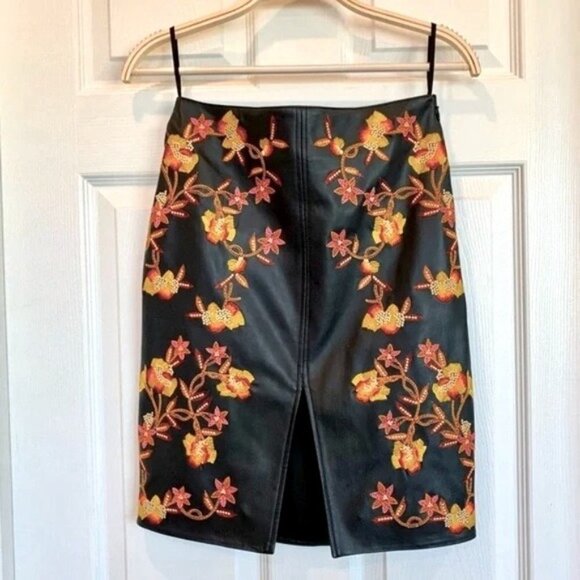 🍂 🍁 Black Leather Floral Leaves Embroidered Pencil Skirt with Center Slit - Picture 1 of 15